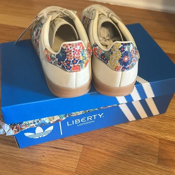 NIB Size 8 Adidas Liberty London Floral Gazelle Shoes - Picture 3 of 4